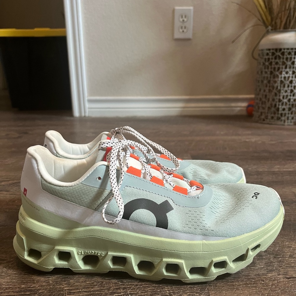OnCloud running shoes cloud monster